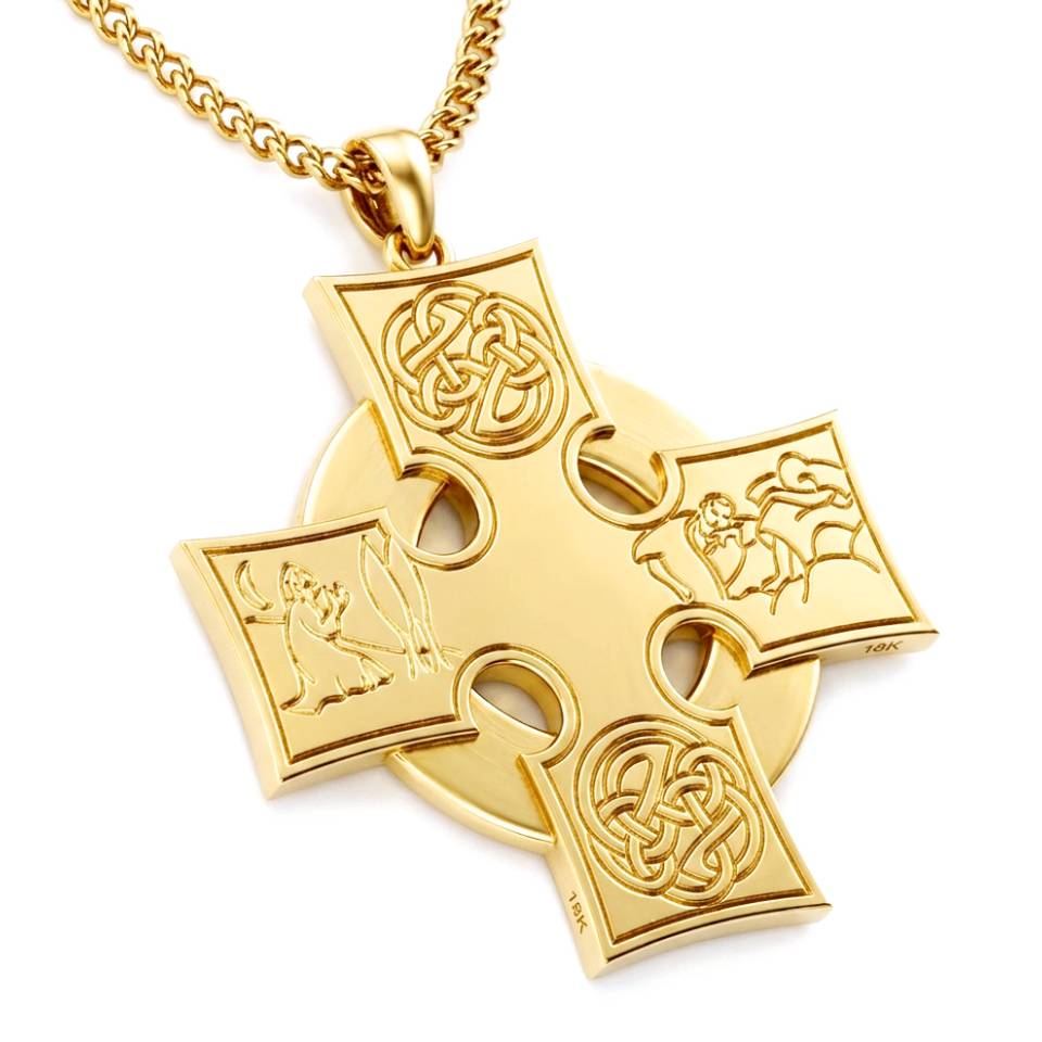 Studio view of 30mm x 30mm 18ct Eryri Welsh gold Celtic Cross Knot pendant