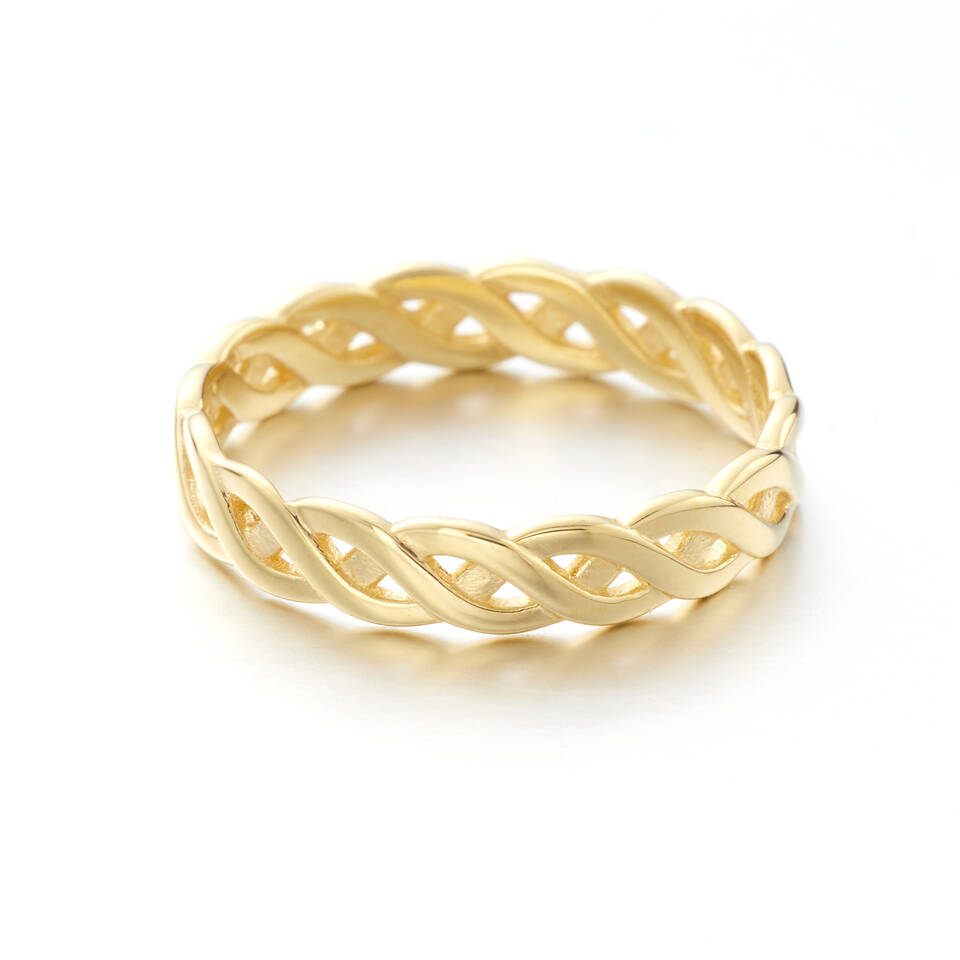 Detailed shot of a medium sized Welsh gold Celtic style and symbolism woven wedding ring highlighting the pierced lattice motif.
