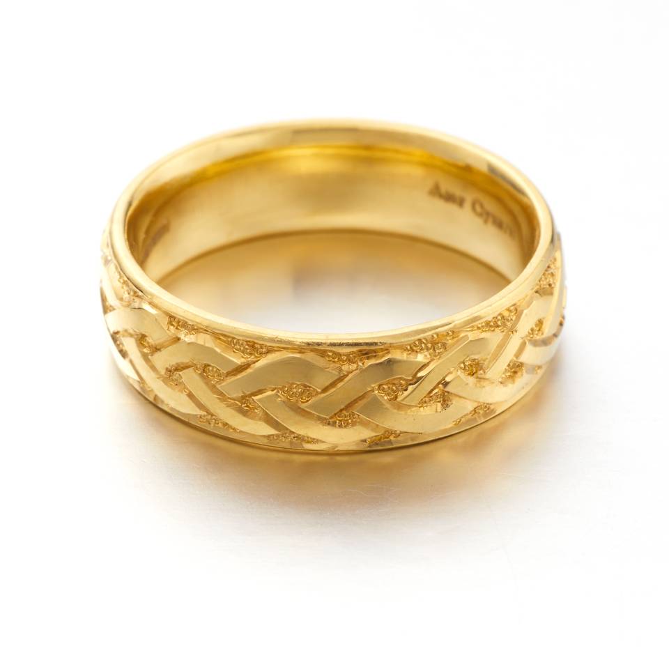 18ct Eryri Welsh gold 5.2mm ring hand-engraved with an unbroken Celtic infinity plait